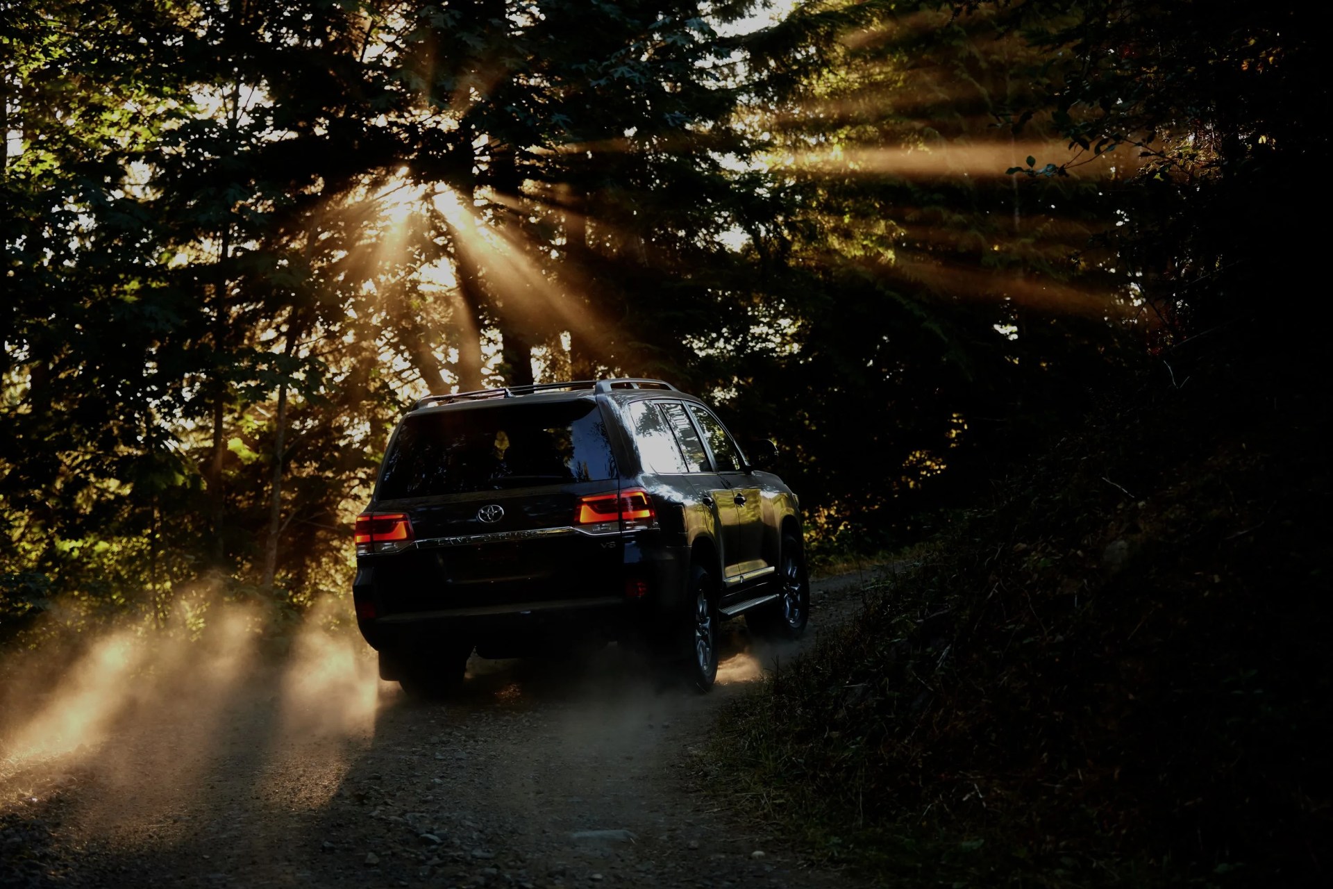 toyota land cruiser kia rival