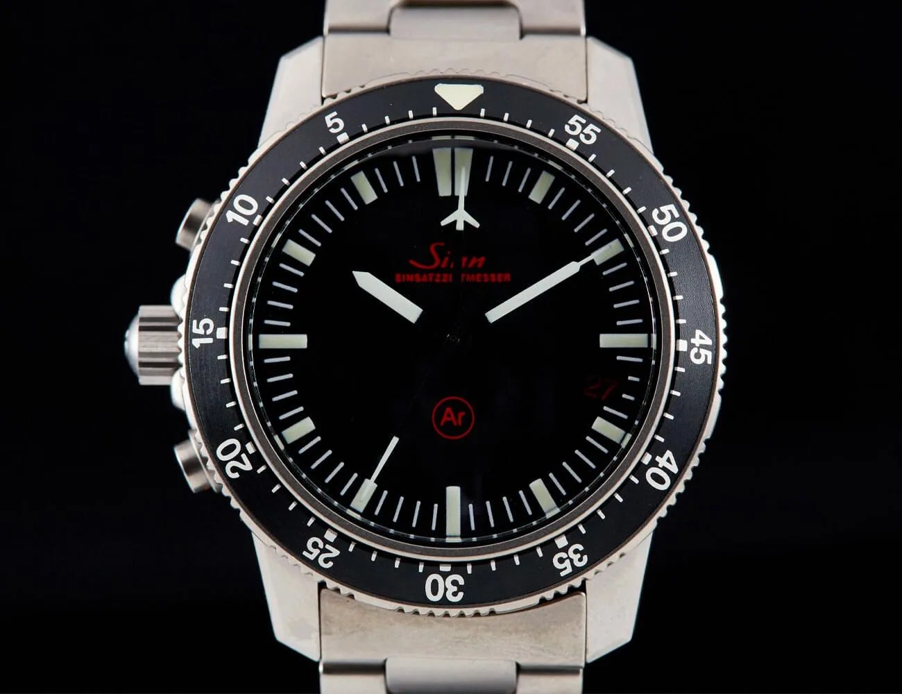 This-Tool-Watch-Epitomizes-a-German-Brands-No-Nonsense-Ethos-Gear-Patrol-inline-2