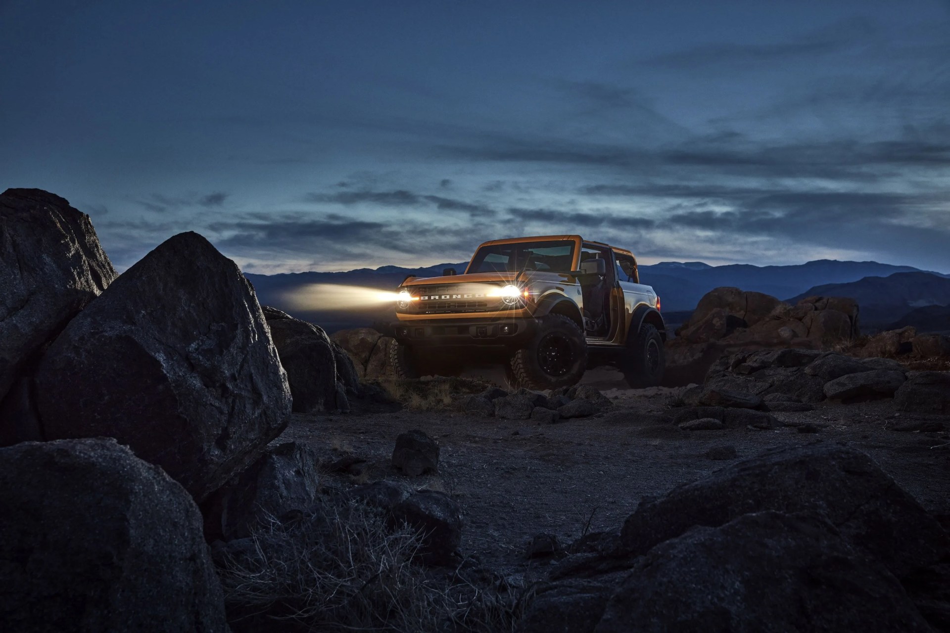 pre production 2021 two door bronco black diamond series in cyber orange metallic tri coat with sasquatch™ off road package