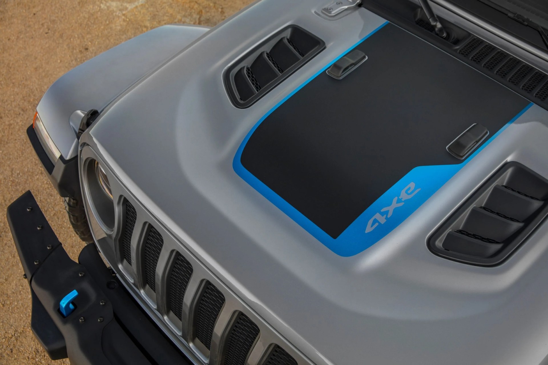the hood graphic on the 2021 jeep® wrangler rubicon 4xe includes a surf blue accent