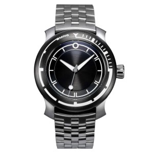 design dive watch with steel bracelet
