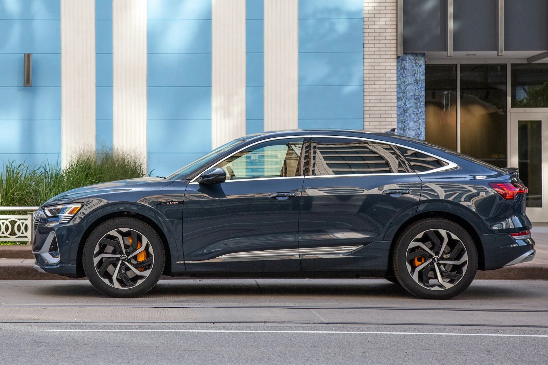 audi e tron sportback side