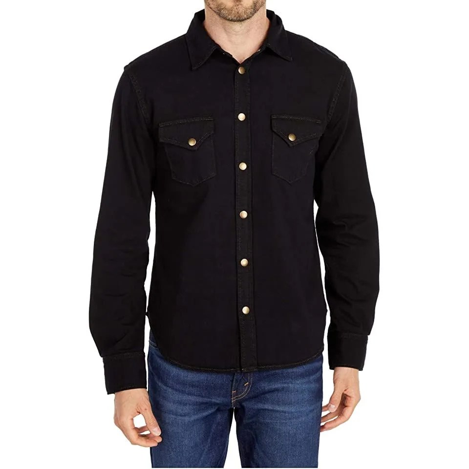 person wearing black shirt