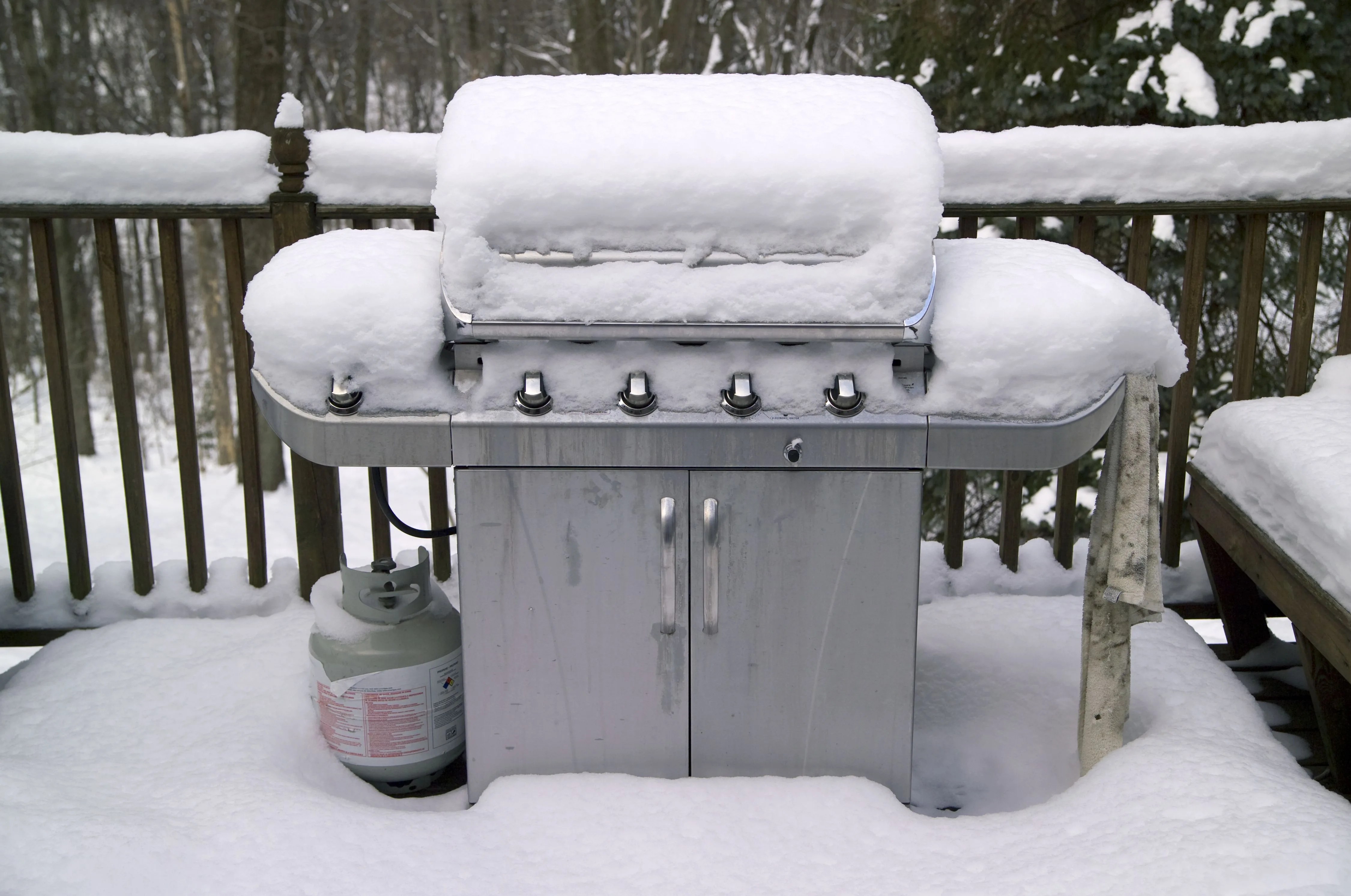 grill in snow