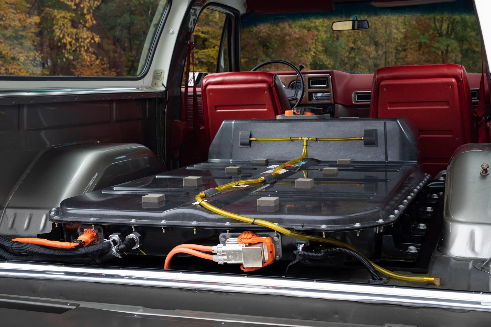 power for the 1977 k5 blazer e is supplied by a 400 volt bolt ev battery pack with 60 kilowatt hours of usable energy installed in the cargo area using production controllers and wiring harnesses preserves many bolt ev features, including shock protection, battery heating and cooling, battery overcharge protection and even regenerative braking