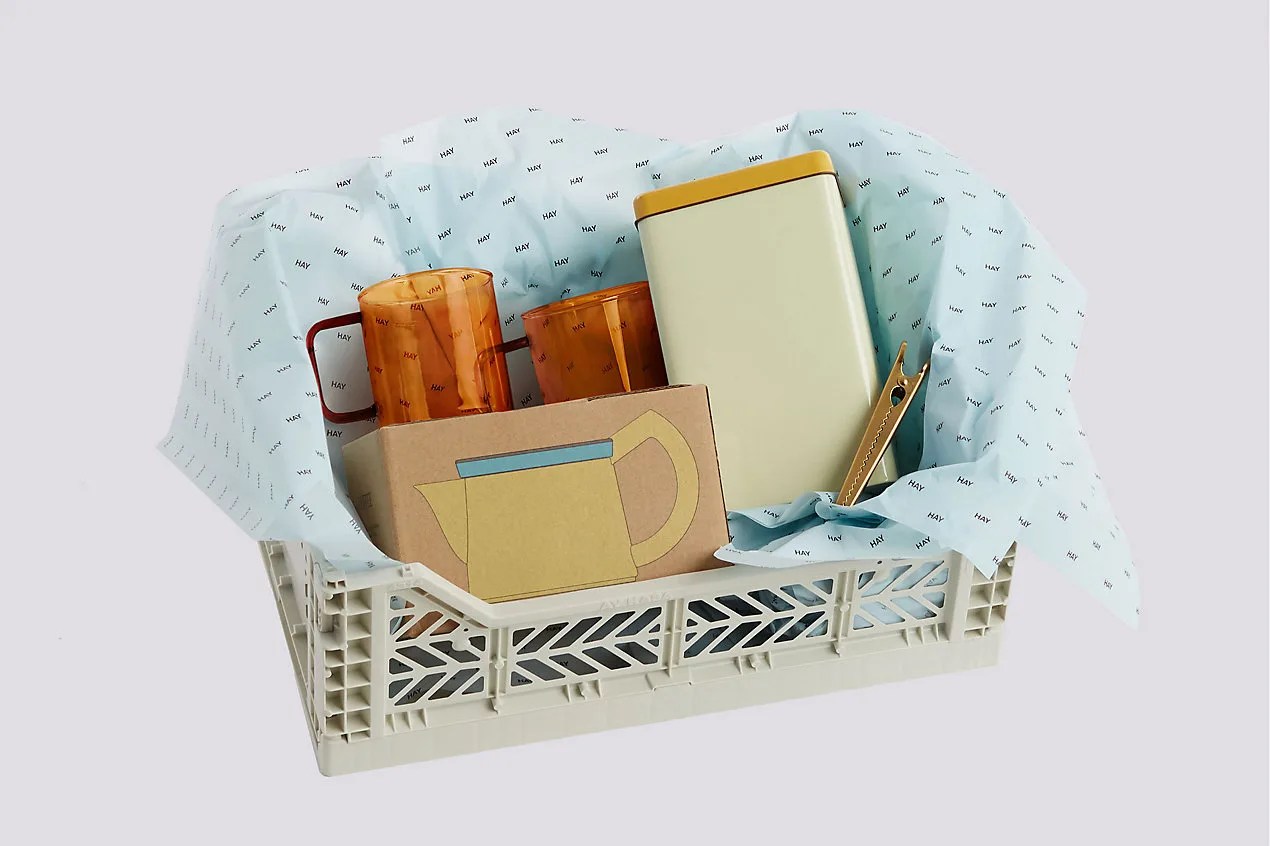 hay tea and coffee crate