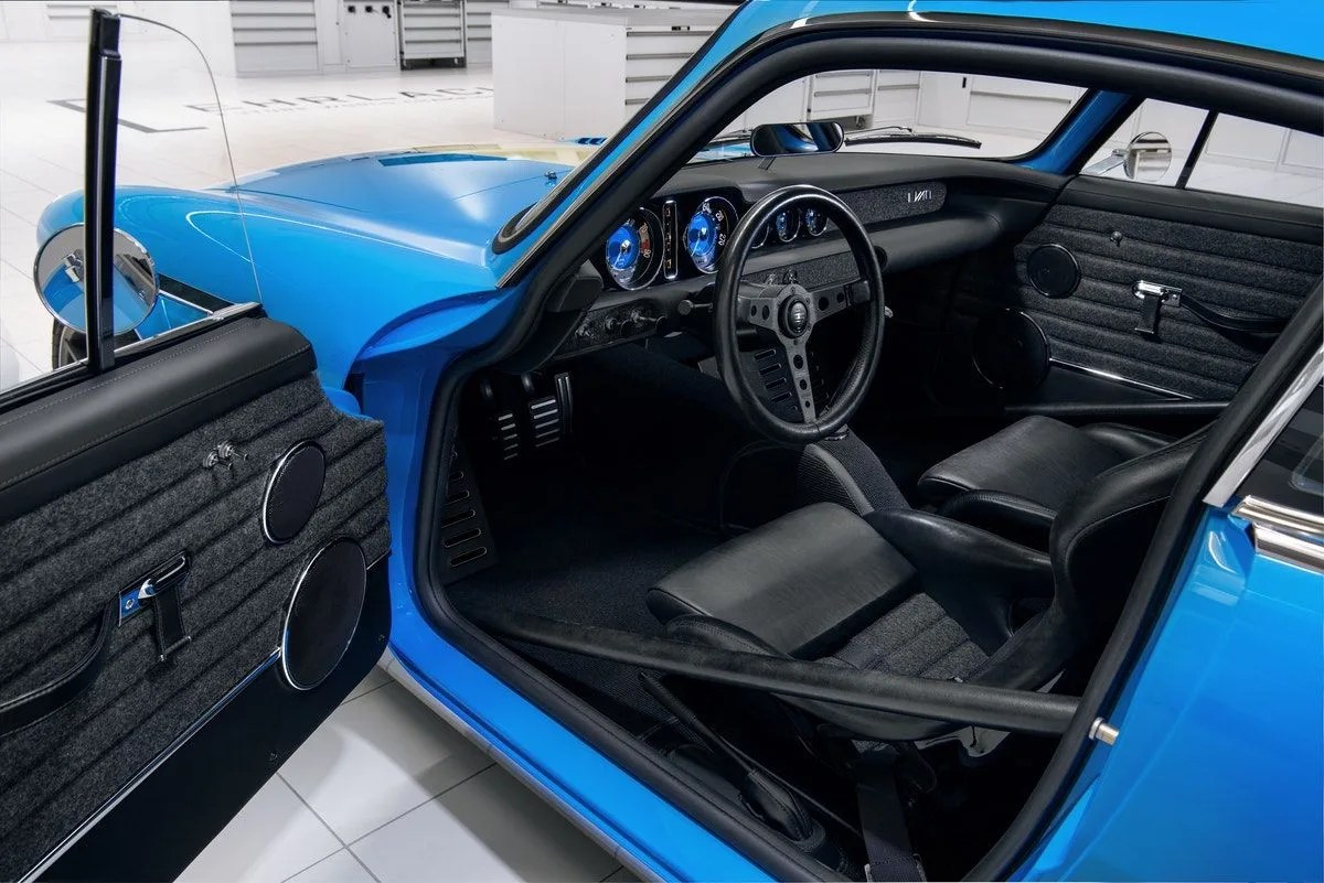 volvo p1800 cyan