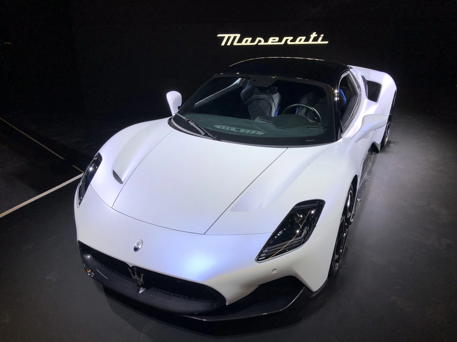 maserati mc20 front