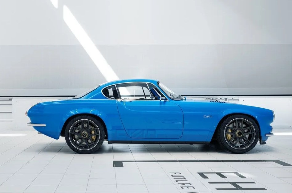 volvo p1800 cyan