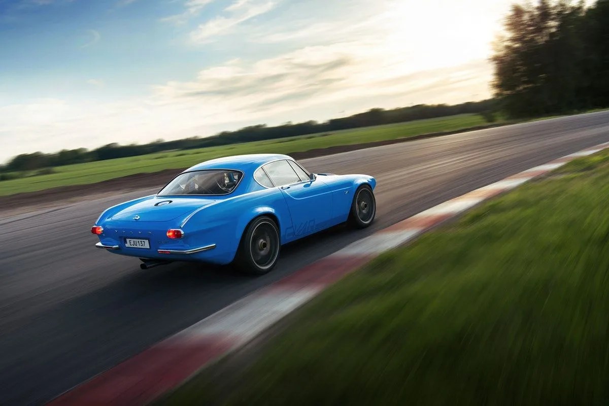 volvo p1800 cyan
