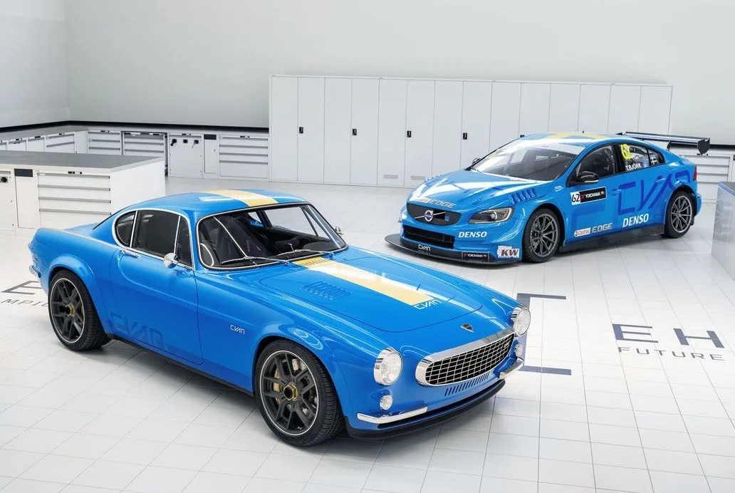 volvo p1800 cyan