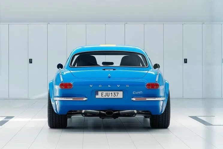 volvo p1800 cyan