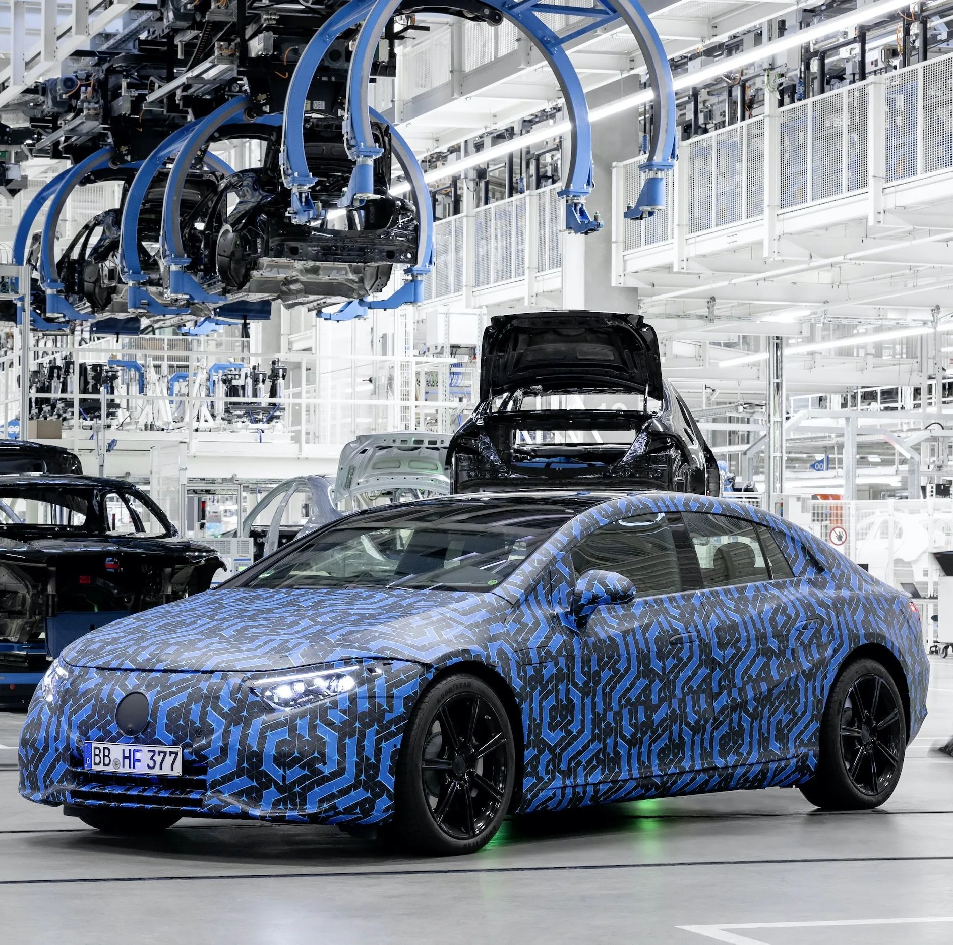 mercedes eq, eqs in der factory 56 im mercedes benz werk sindelfingen im ersten halbjahr 2021 startet in der factory 56 im mercedes benz werk sindelfingen die produktion der elektrischen luxuslimousine eqs mercedes eq, eqs at the factory 56 at the mercedes benz plant in sindelfingen in the first half of 2021, production of the eqs l uxury electric sedan will start in factory 56 at the mercedes benz plant in sindelfingen