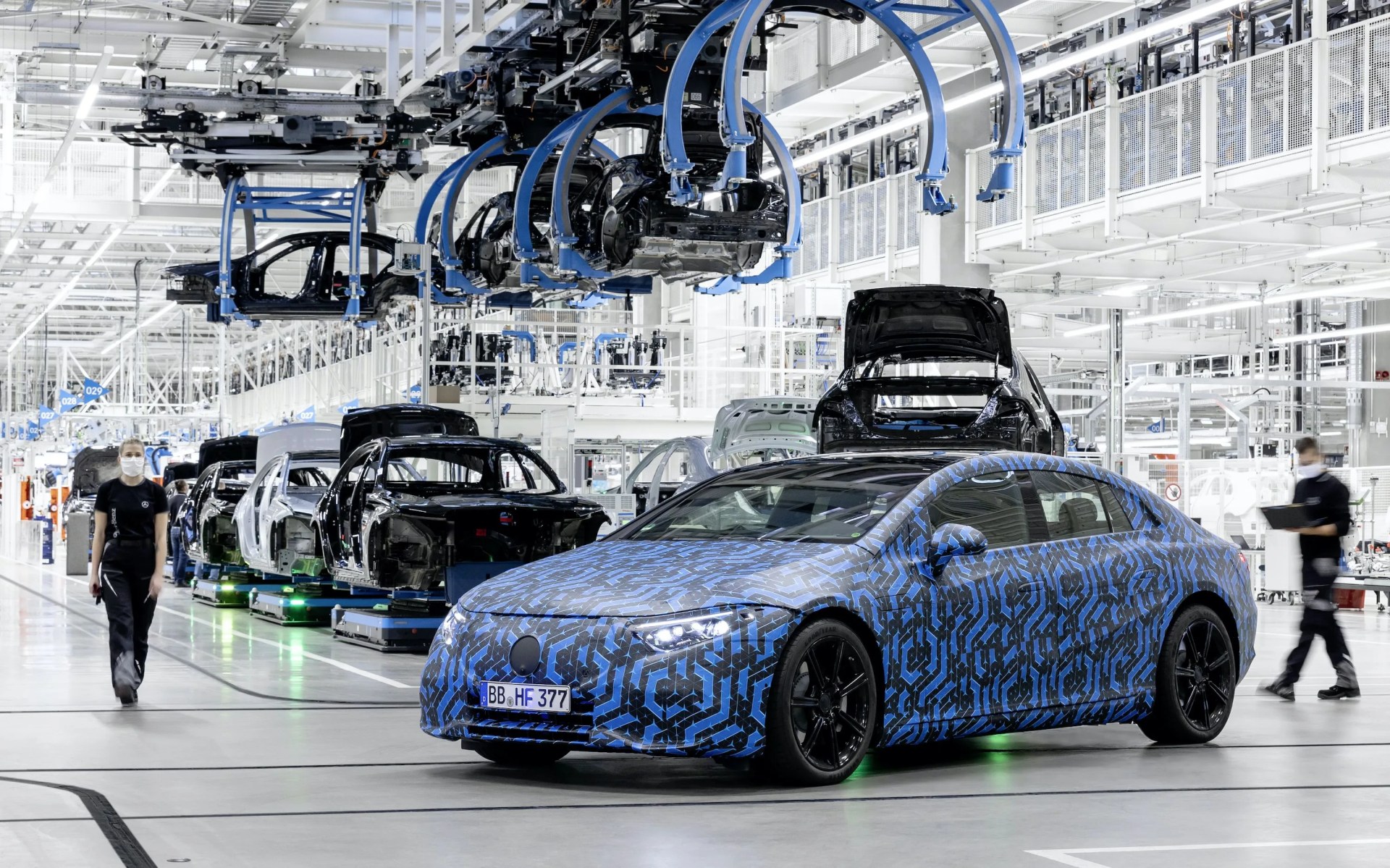 mercedes eq, eqs in der factory 56 im mercedes benz werk sindelfingen im ersten halbjahr 2021 startet in der factory 56 im mercedes benz werk sindelfingen die produktion der elektrischen luxuslimousine eqs mercedes eq, eqs at the factory 56 at the mercedes benz plant in sindelfingen in the first half of 2021, production of the eqs l uxury electric sedan will start in factory 56 at the mercedes benz plant in sindelfingen