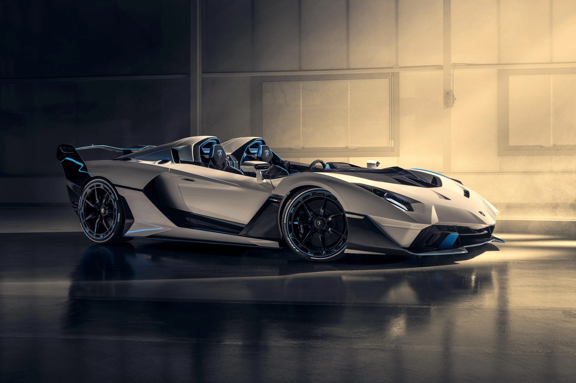 lamborghini roadster aventador