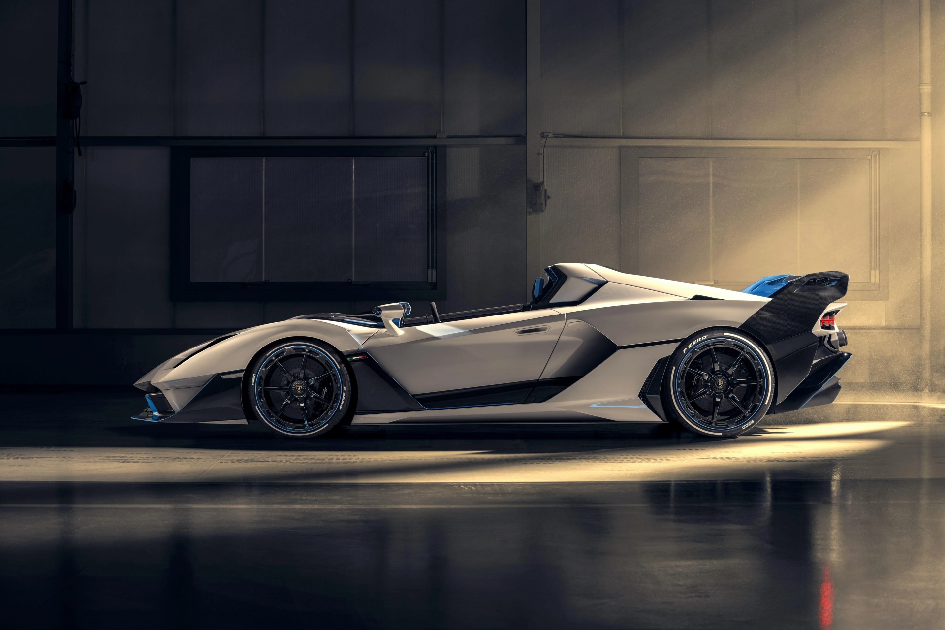 lamborghini roadster aventador