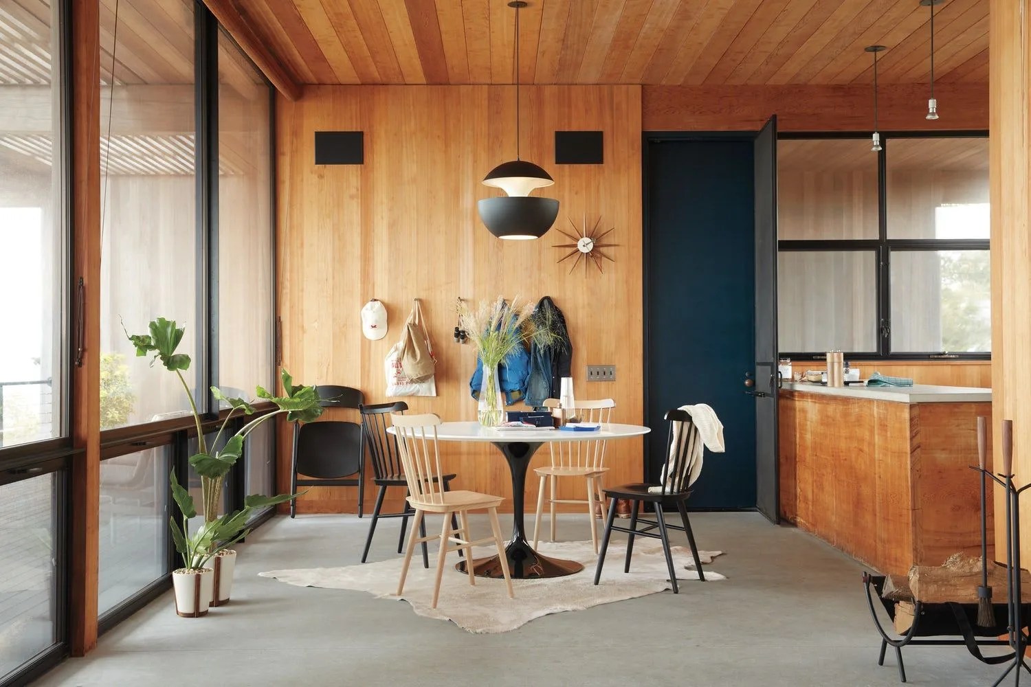 saarinen dining table