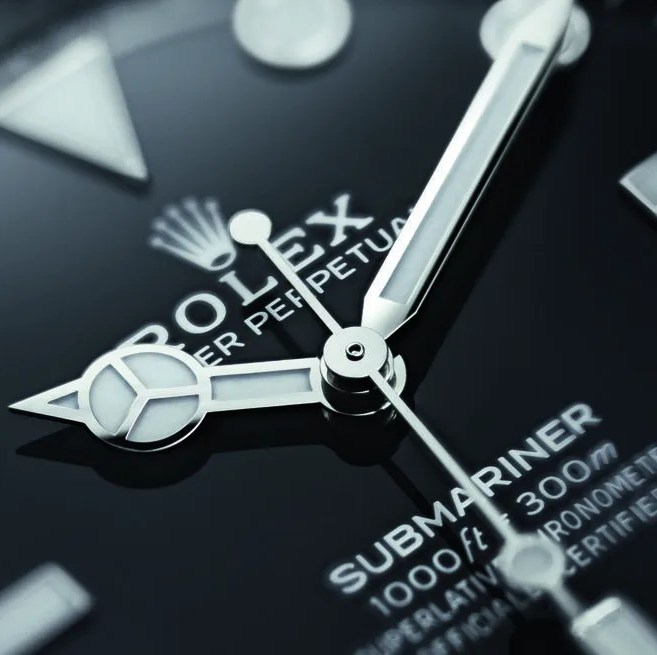a close up image of the face of the new rolex submariner dive watch