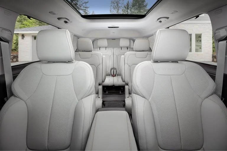 jeep grand cherokee l interior