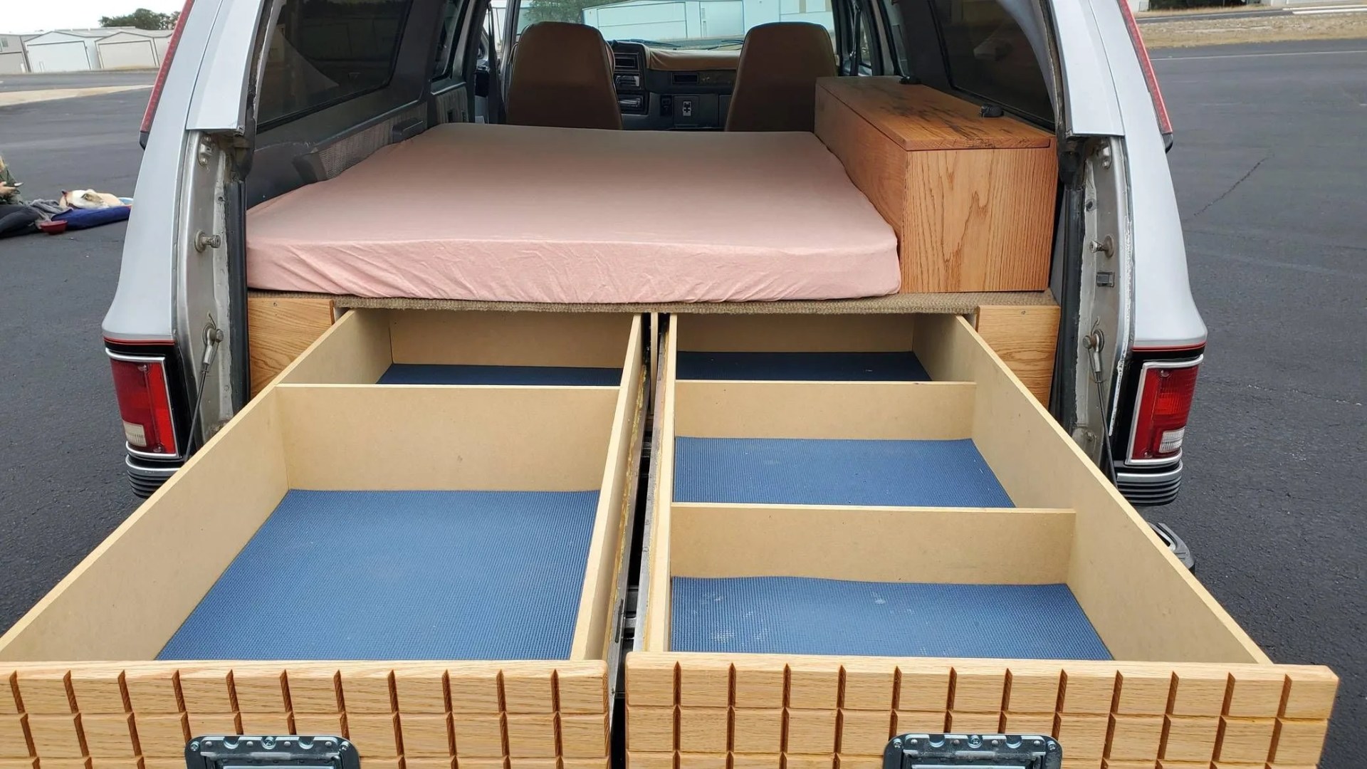 1989 chevrolet suburban 2500 camper van