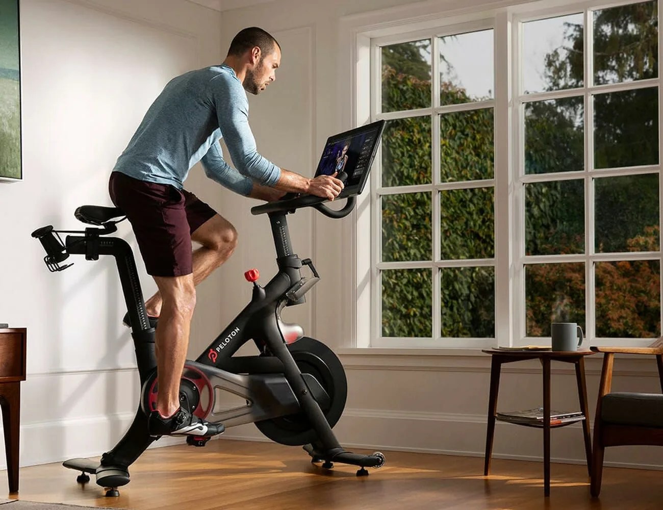 Peloton.-vs-wahoo-Gear-Patrol-peloton-ambiance