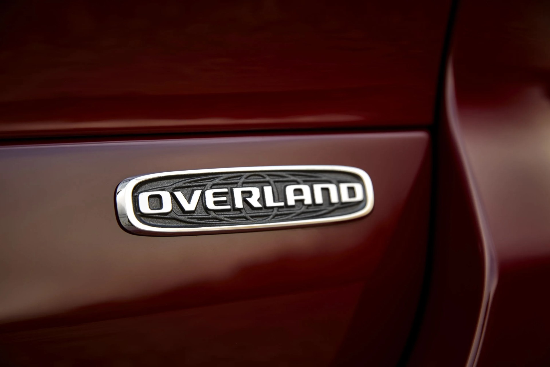 all new 2021 jeep® grand cherokee l overland exterior overland badge