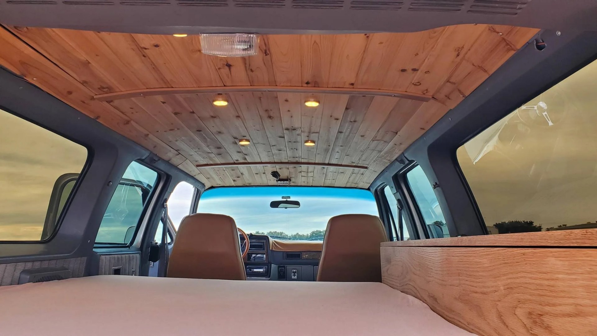 1989 chevrolet suburban 2500 camper van