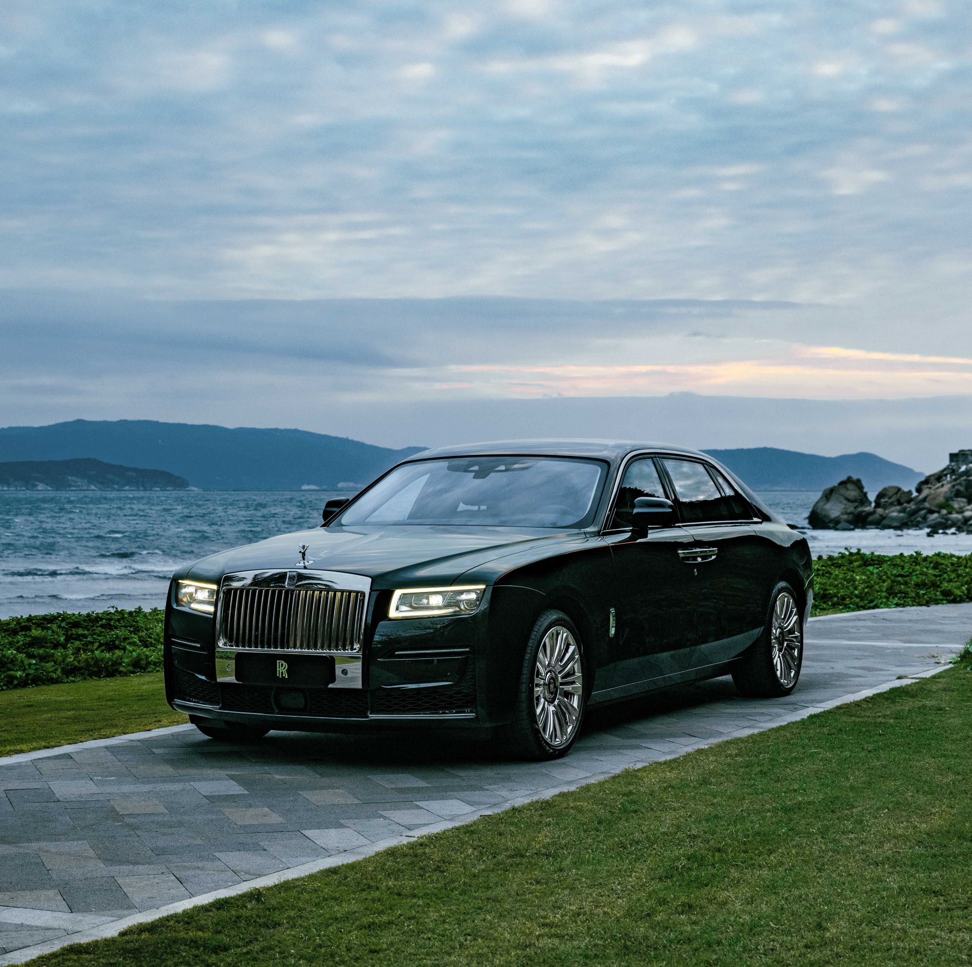 rolls royce ghost new 2021