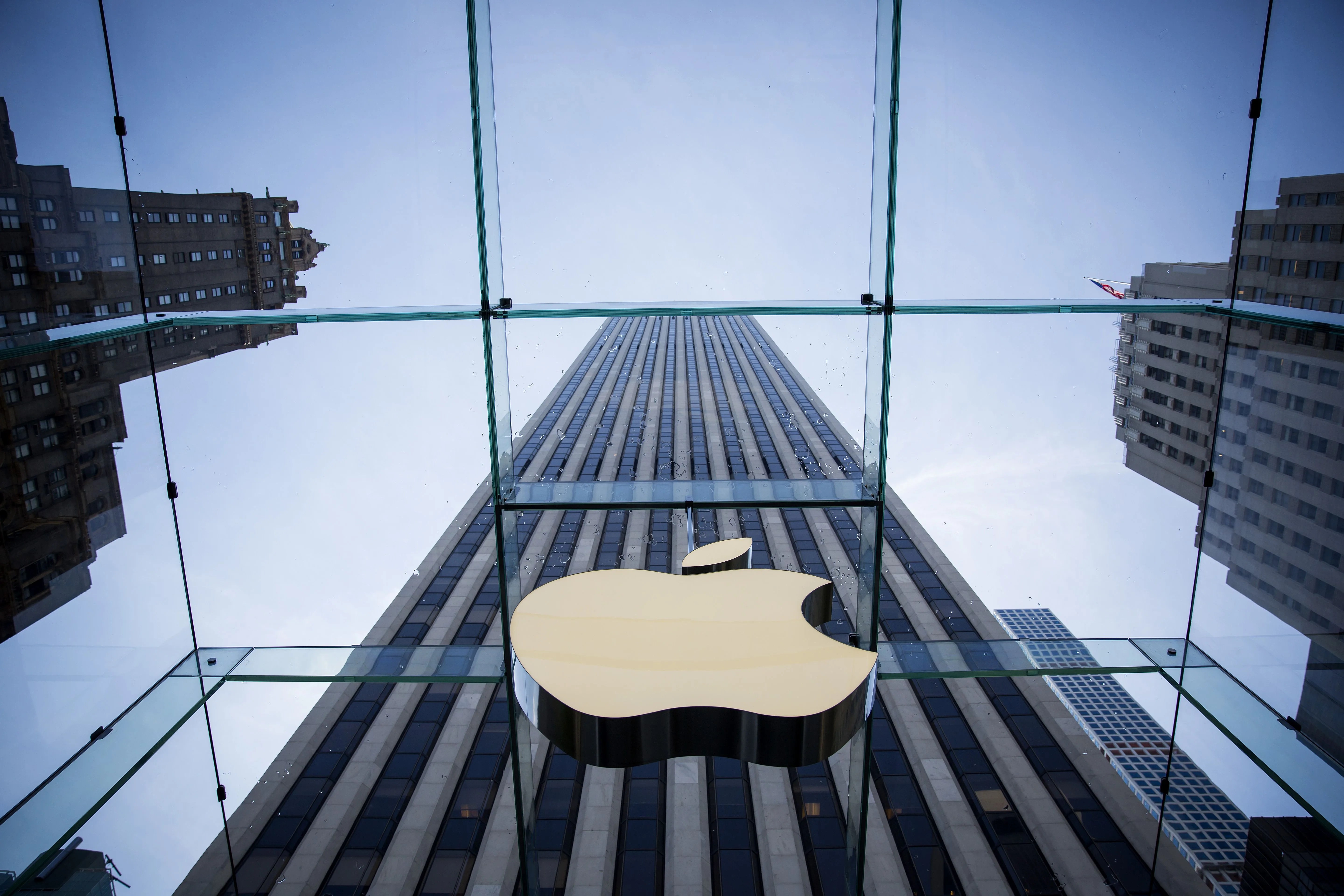 apple watch available at retail locations