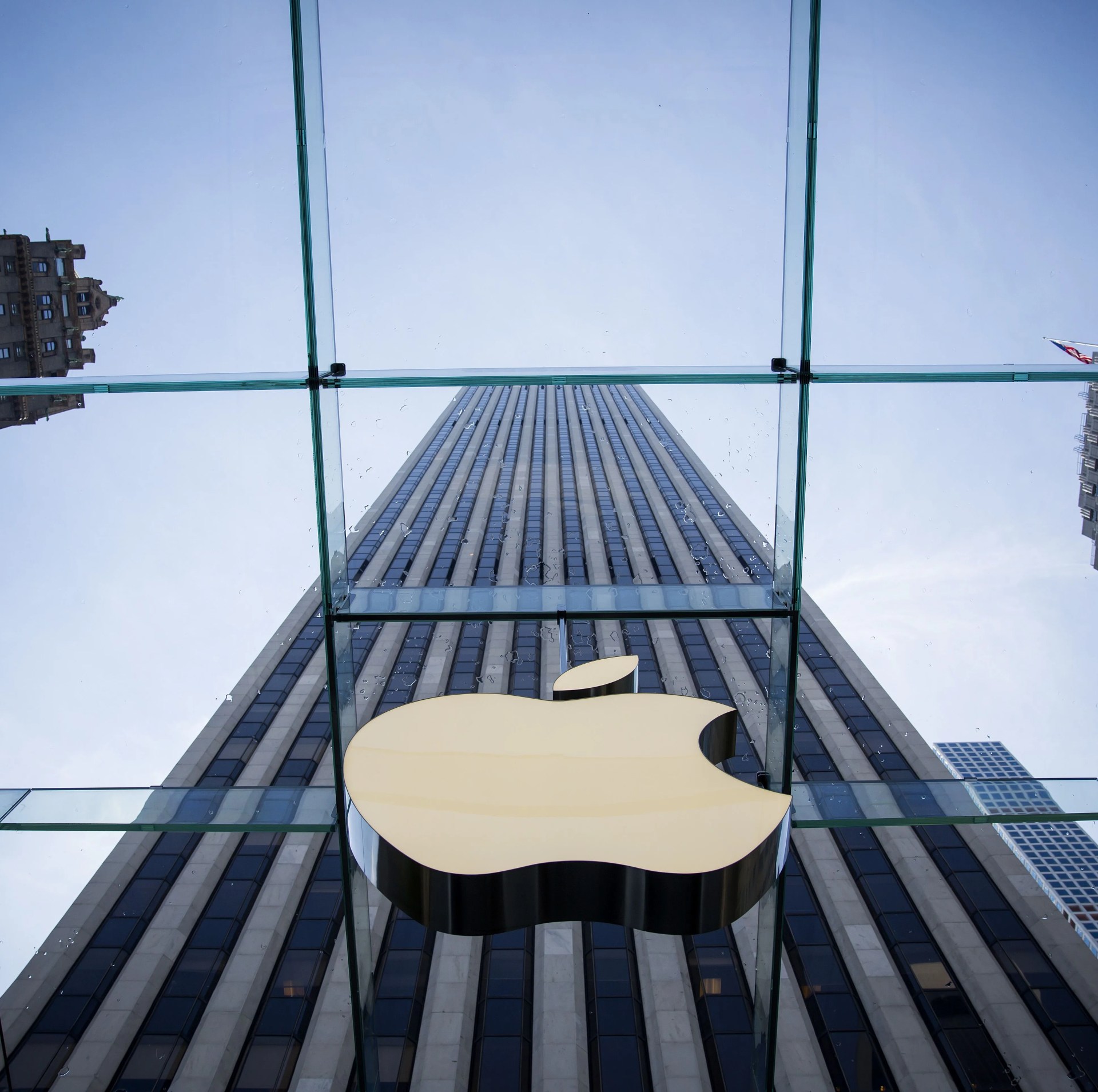 apple watch available at retail locations