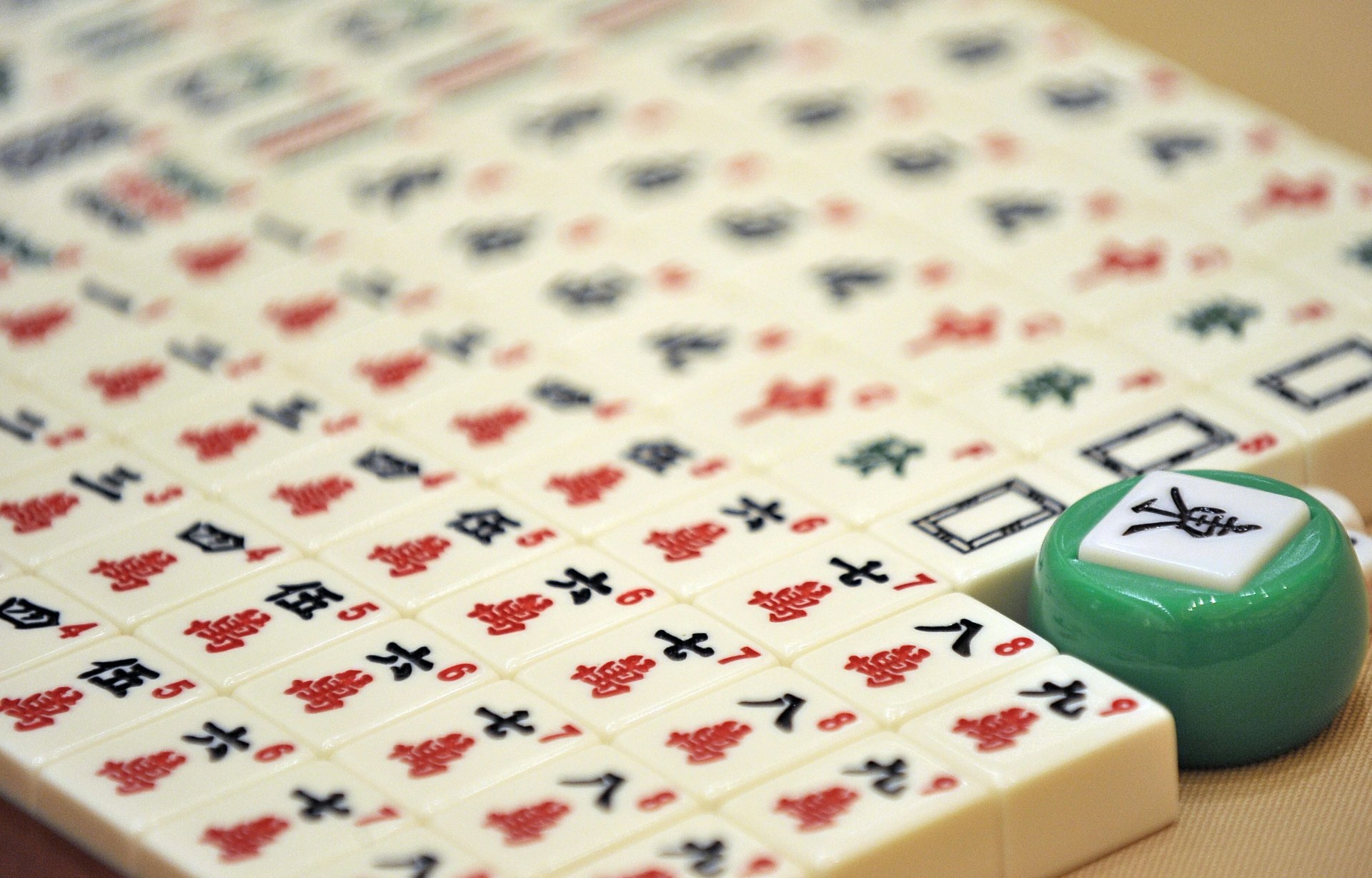 mahjong players take part in early round