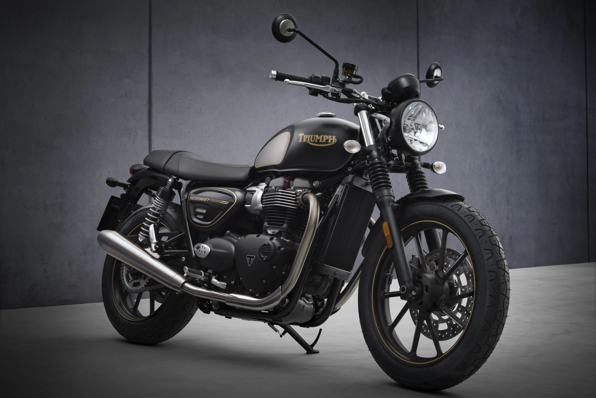 triumph street twin gold line