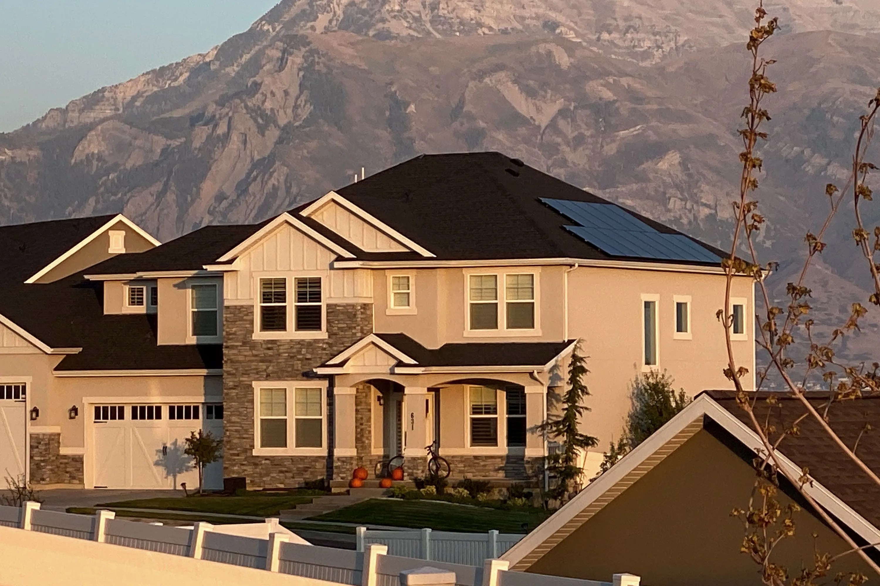 house with project solar panels