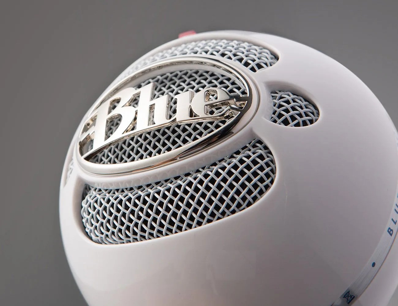 blue snowball mic detail