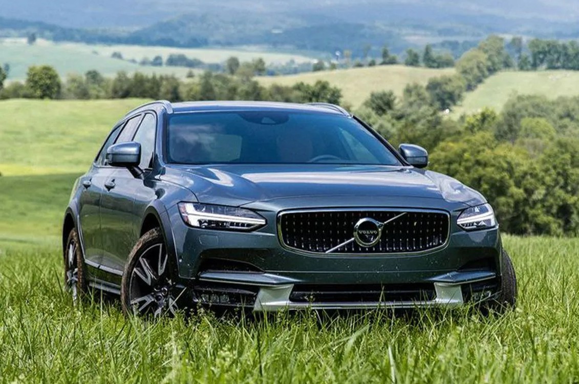 white volvo v90