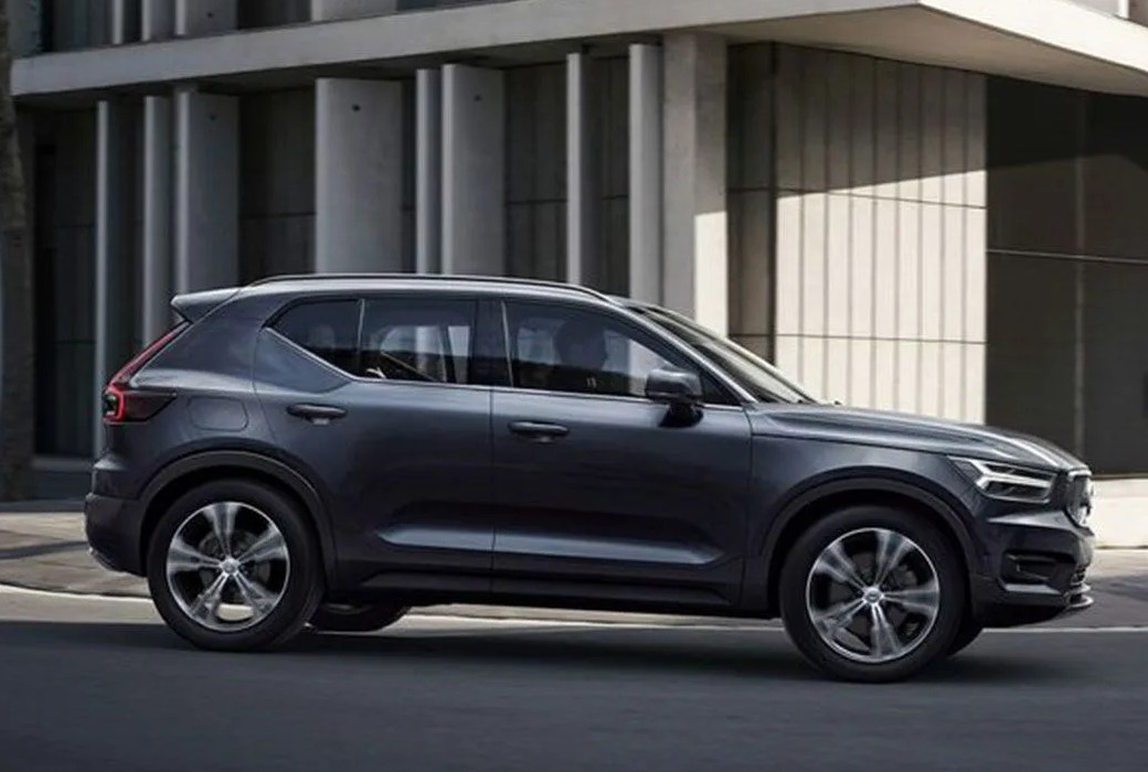 white volvo xc40
