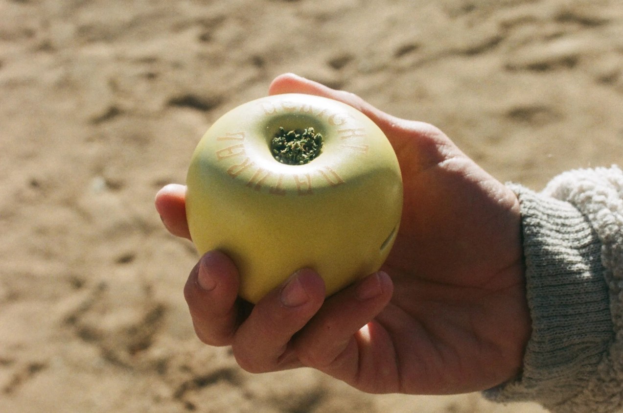 apple shaped pipe