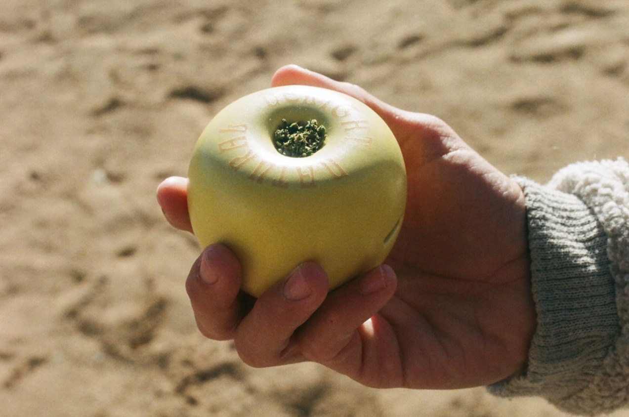 apple shaped pipe