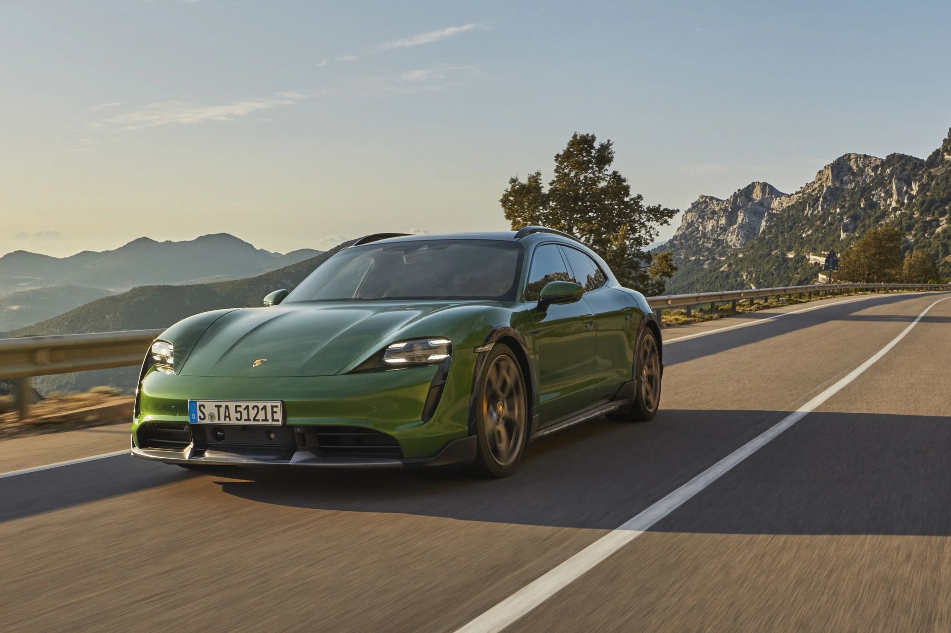 porsche taycan cross turismo 2021