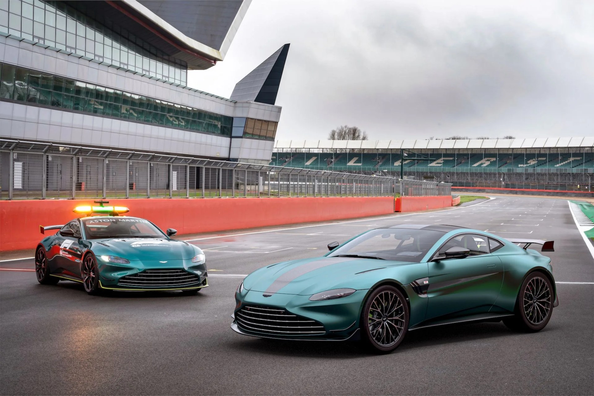 aston martin vantage f1