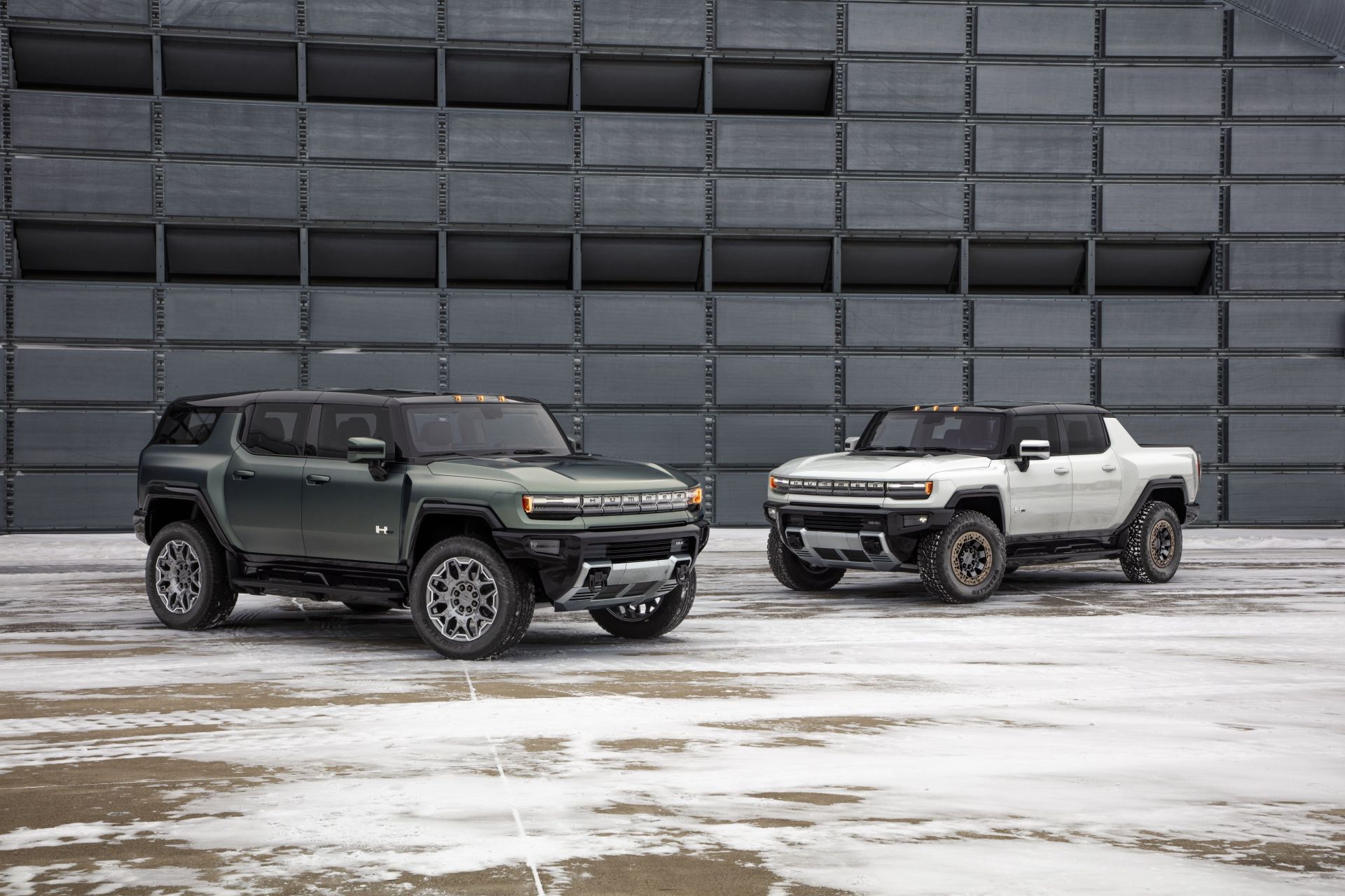 the gmc hummer ev suv completes the hummer ev family and features a 1267 inch wheelbase for tight proportions and a maneuverable body, providing remarkable on  and off road capability