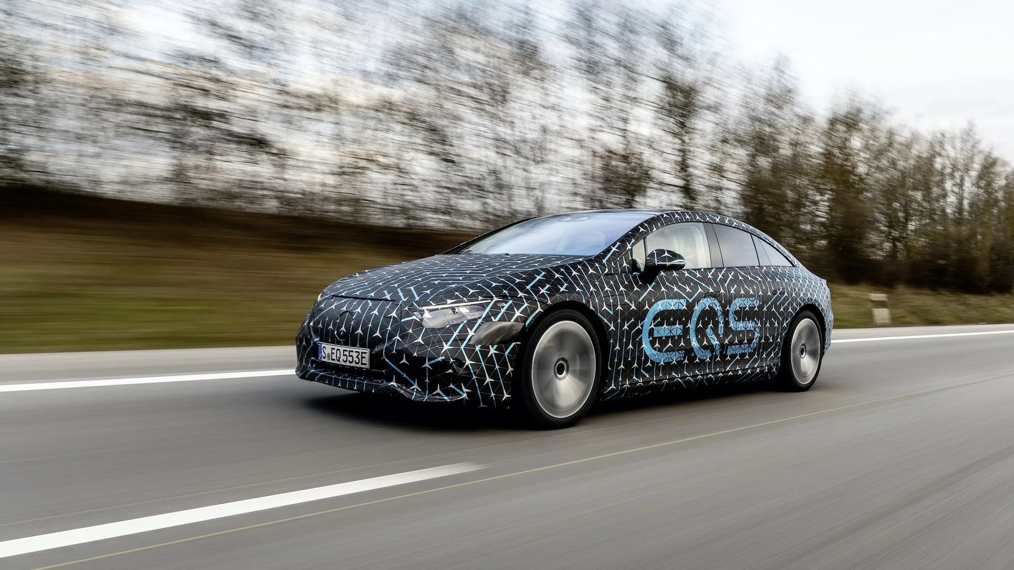 mercedes benz eqs electric vehicle sedan luxury 2022