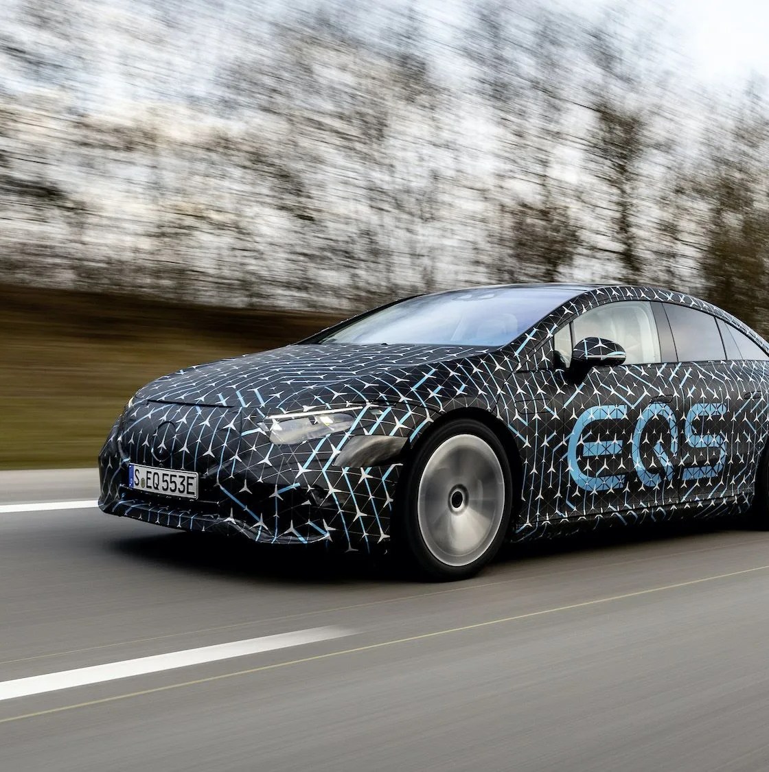 mercedes benz eqs electric vehicle sedan luxury 2022