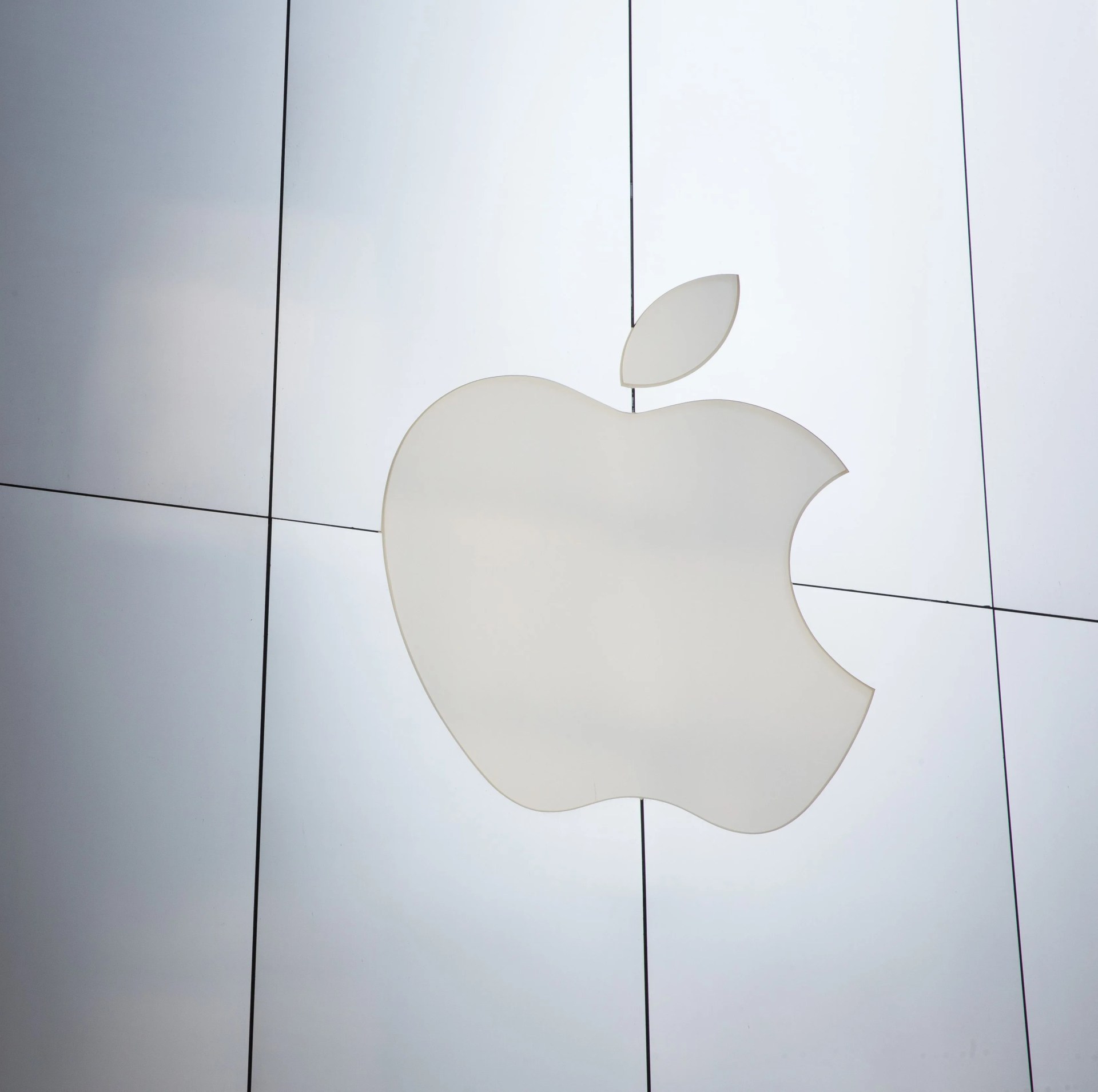 american multinational technology company apple logo and