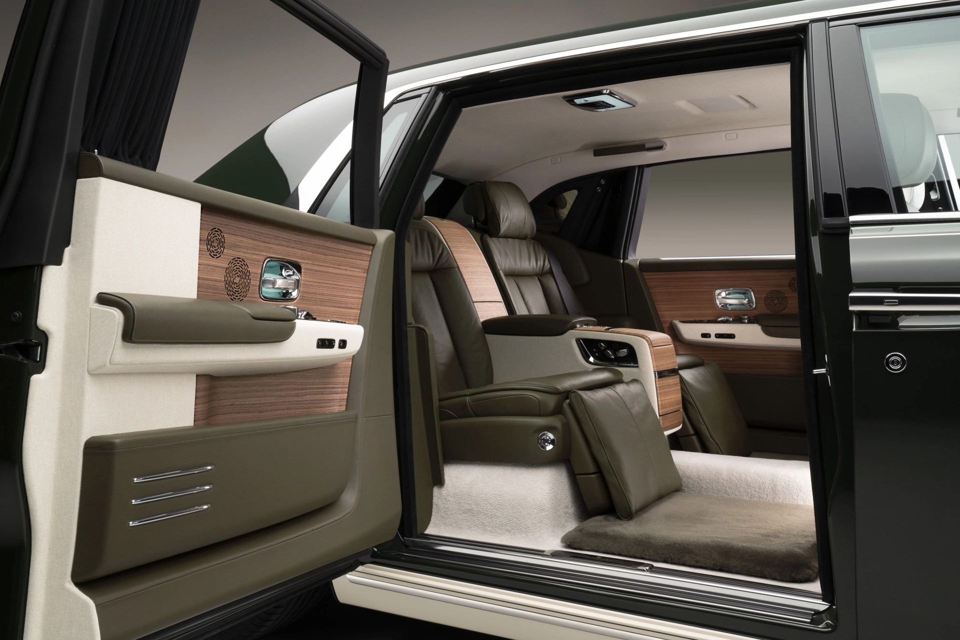rolls royce phantom oribe