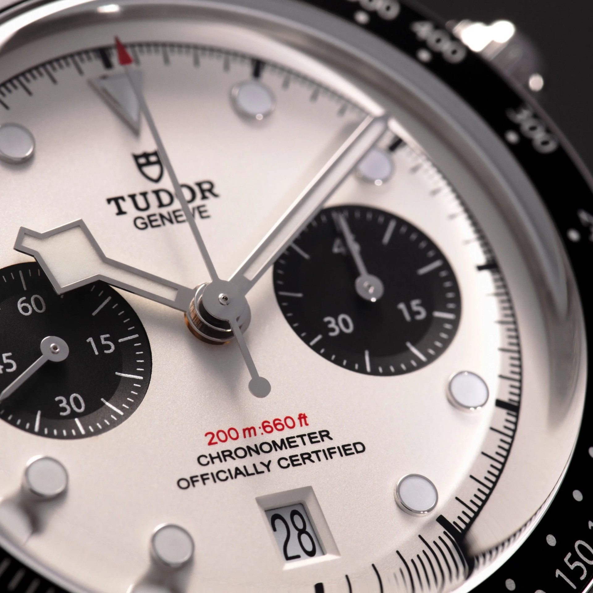 white dial watch face