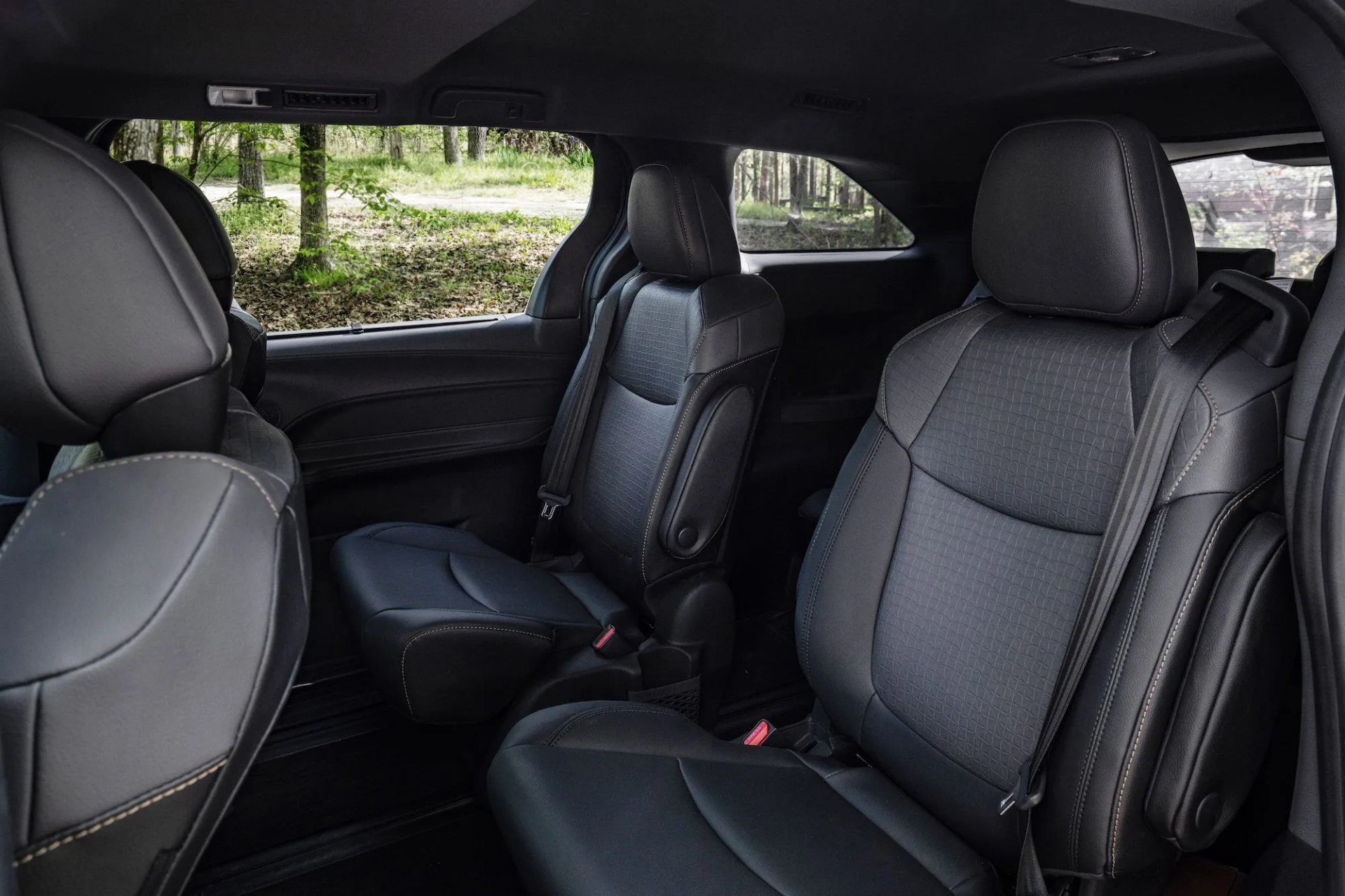 toyota sienna woodland edition
