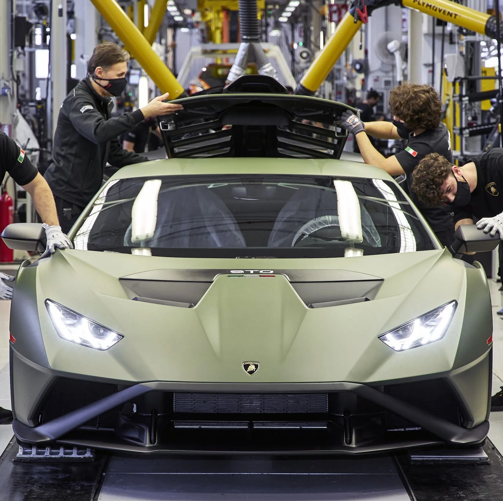 lamborghini huracan assembly line