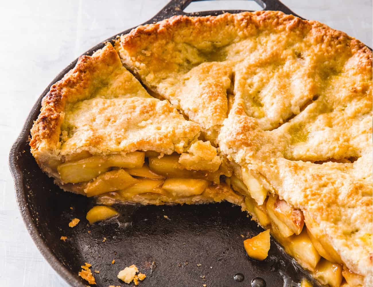 The-20-Best-Things-to-Cook-Cast-Iron-Skillet-Gear-Patrol-Apple-Pie