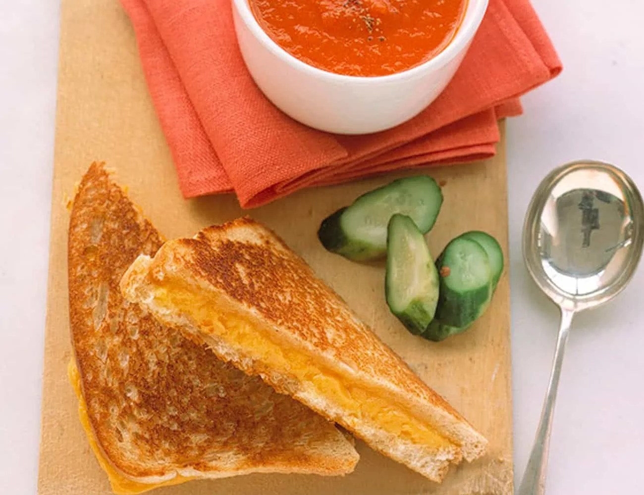 The-20-Best-Things-to-Cook-Cast-Iron-Skillet-Gear-Patrol-Grilled-Cheese